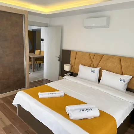 Nurel Shark Aparthotel 4*